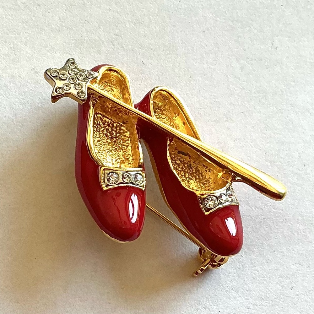 Very Cute Wizard of Oz Red and Gold Shoe Brooch with Star Wand